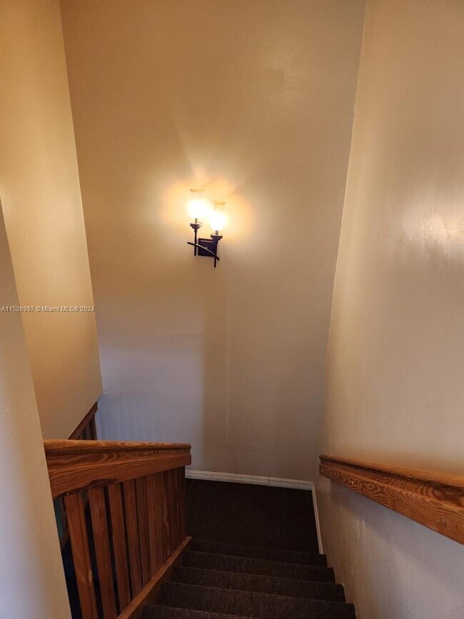 Building Photo - 820 NE 212th Terrace