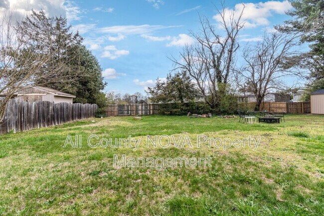 Building Photo - 211 Church St