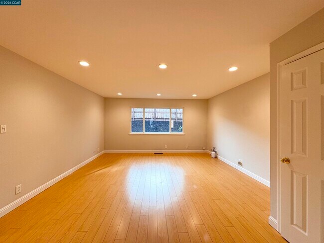 Building Photo - 2307 Panoramic Dr