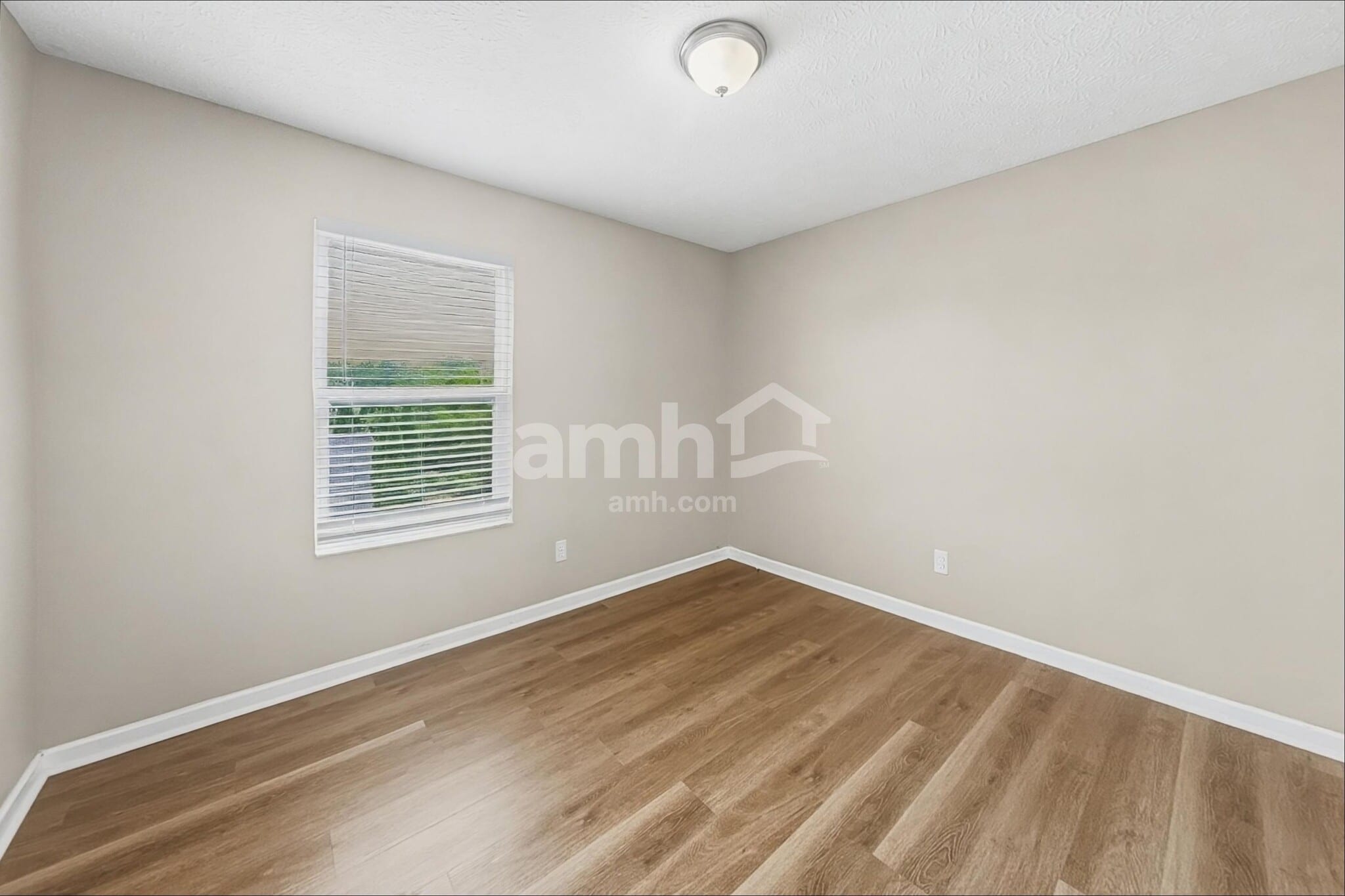 Building Photo - 838 Avalon Dr