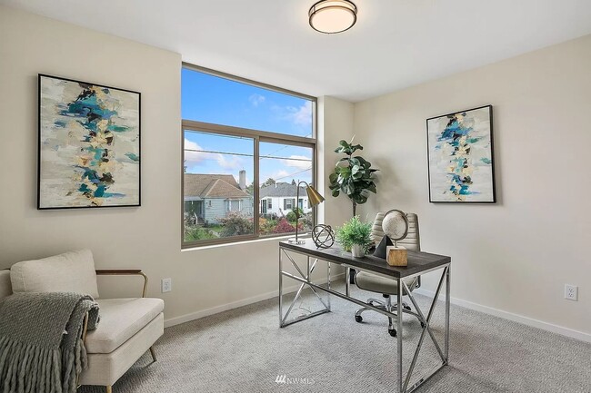 Building Photo - 3 year old Crown Hill townhome