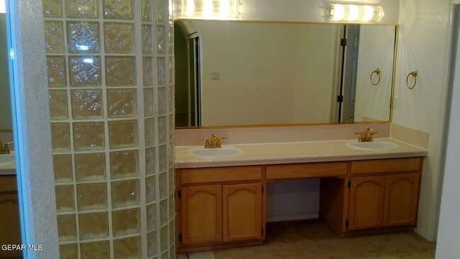 Building Photo - 7417 Mission Viejo Dr