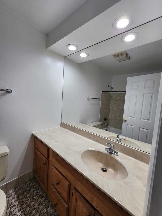 Building Photo - 1781 Algonquin Rd