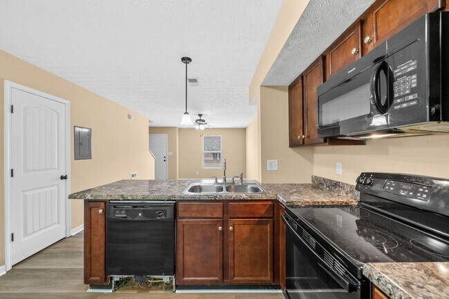 Building Photo - 2260 McCormick Lane