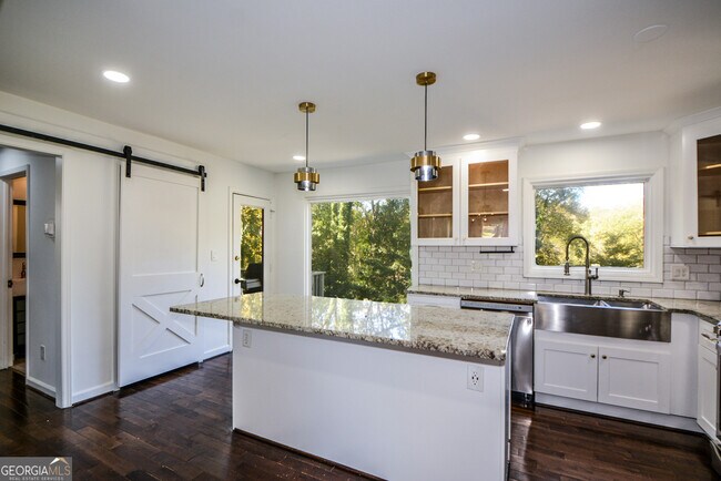 Building Photo - 2704 Margaret Mitchell Dr NW