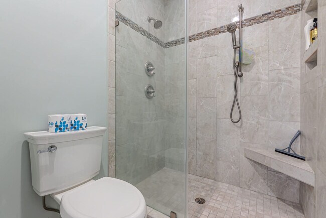 Building Photo - 8 Heath Dr