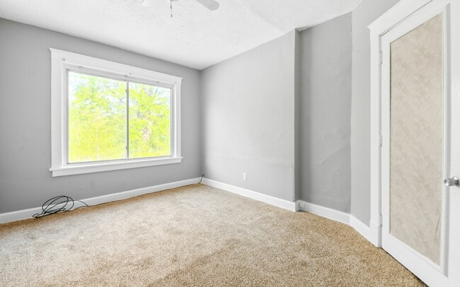 Building Photo - 1261 E 99th St