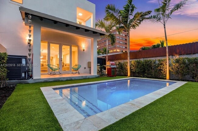 Building Photo - 3657 SW 26th St