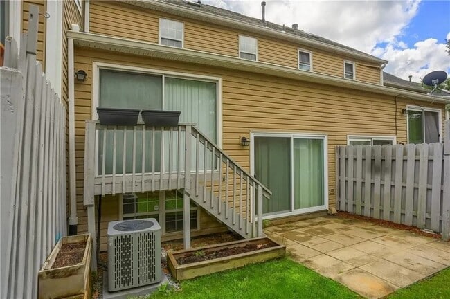 Building Photo - 2748 Hunters Point Dr