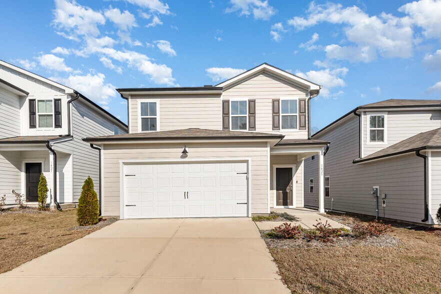 Building Photo - 1425 Rhodes Pond St