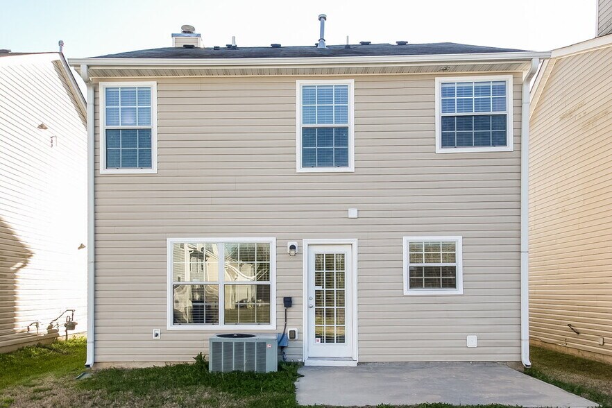 Building Photo - 1883 Roble Dr