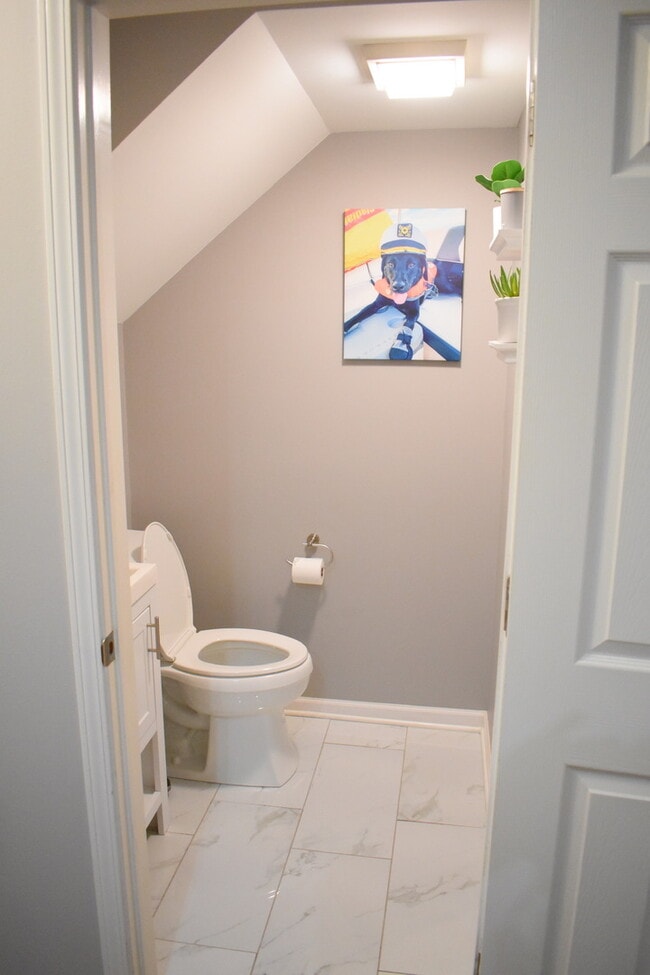 Building Photo - 2851 N Southport Ave