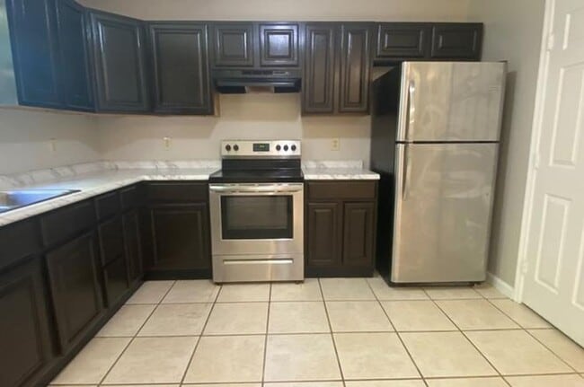 Building Photo - Charming 3BR Duplex in Columbus