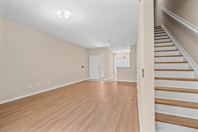 Building Photo - 313 Scrub Jay Dr