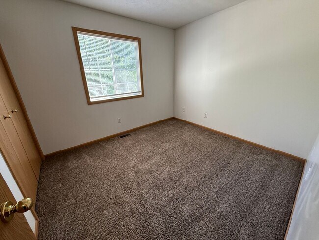 Building Photo - Nice Family Home in Great Neighborhood