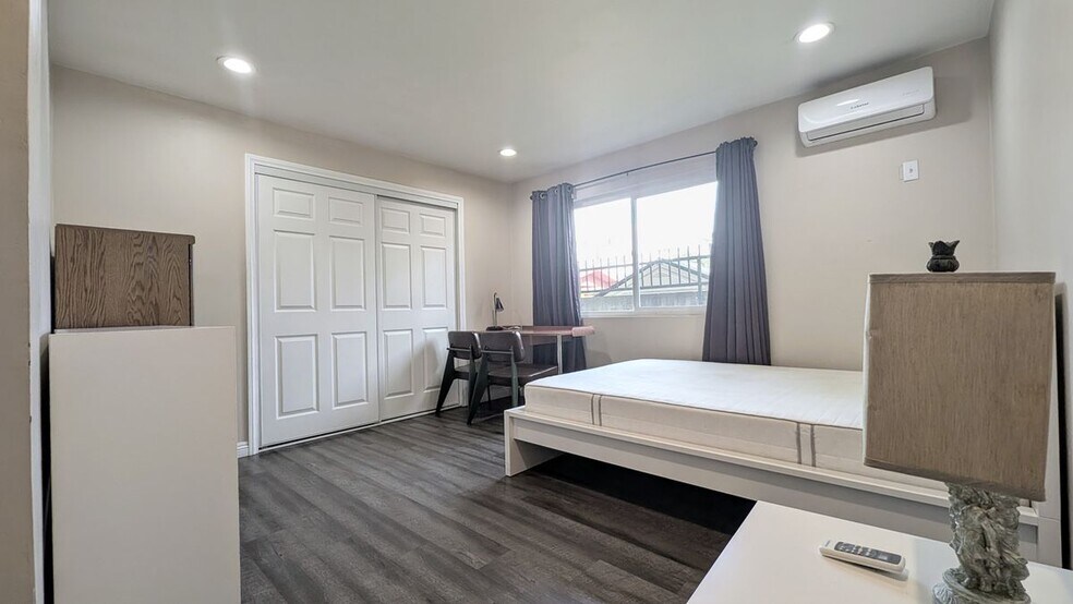 Building Photo - 1299 W 37th Dr