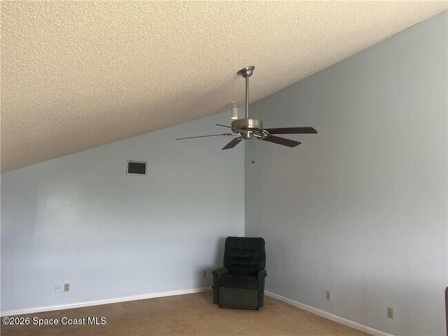 Building Photo - 9632 Riverside Dr