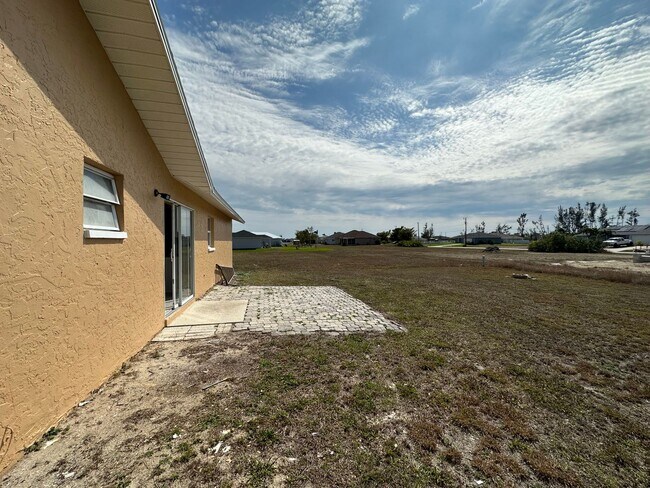 Building Photo - 2230 NW 1st Ave