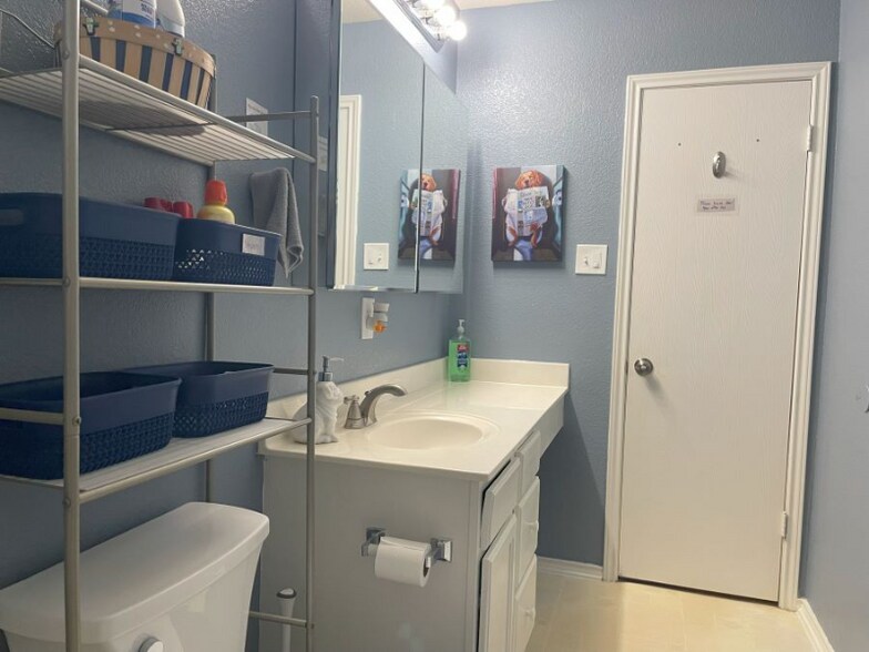 Building Photo - 1700 Balsam Way