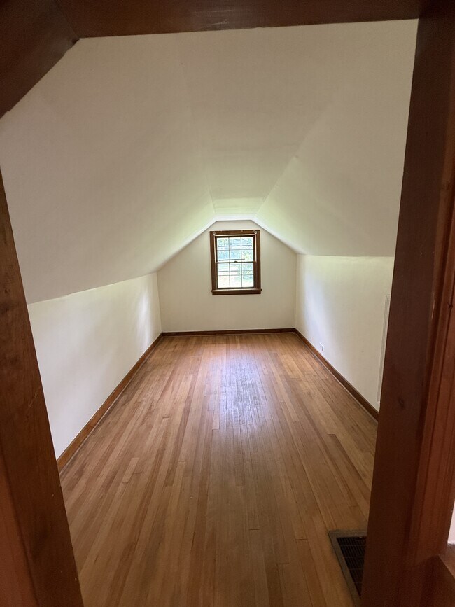 Building Photo - 312 N Chilhowee Dr