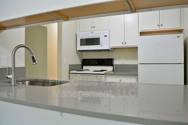 Building Photo - 3648 SW Beaverton Hillsdale Hwy