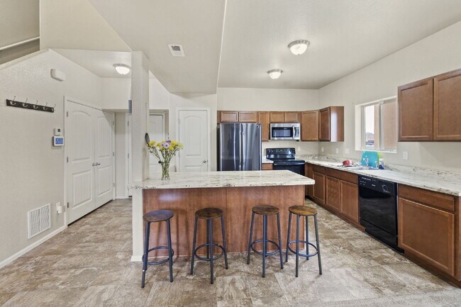 Building Photo - "Beautiful Townhome 3-Bedroom  2.5 Baths no carpet home, just 7 minutes from Fort Carson!"