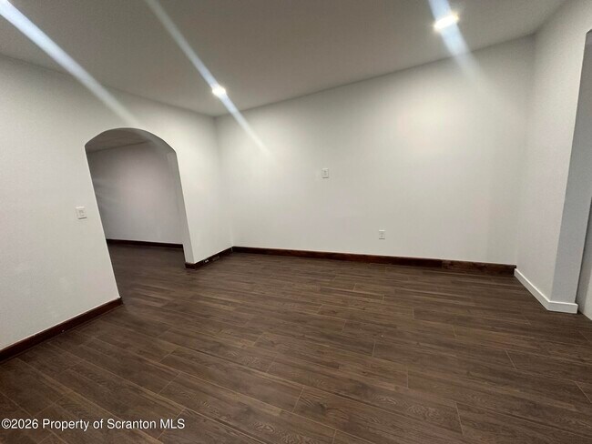 Building Photo - 1142 Hampton St