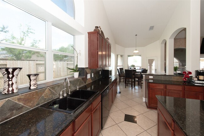 Building Photo - 1914 Lakeside Xing