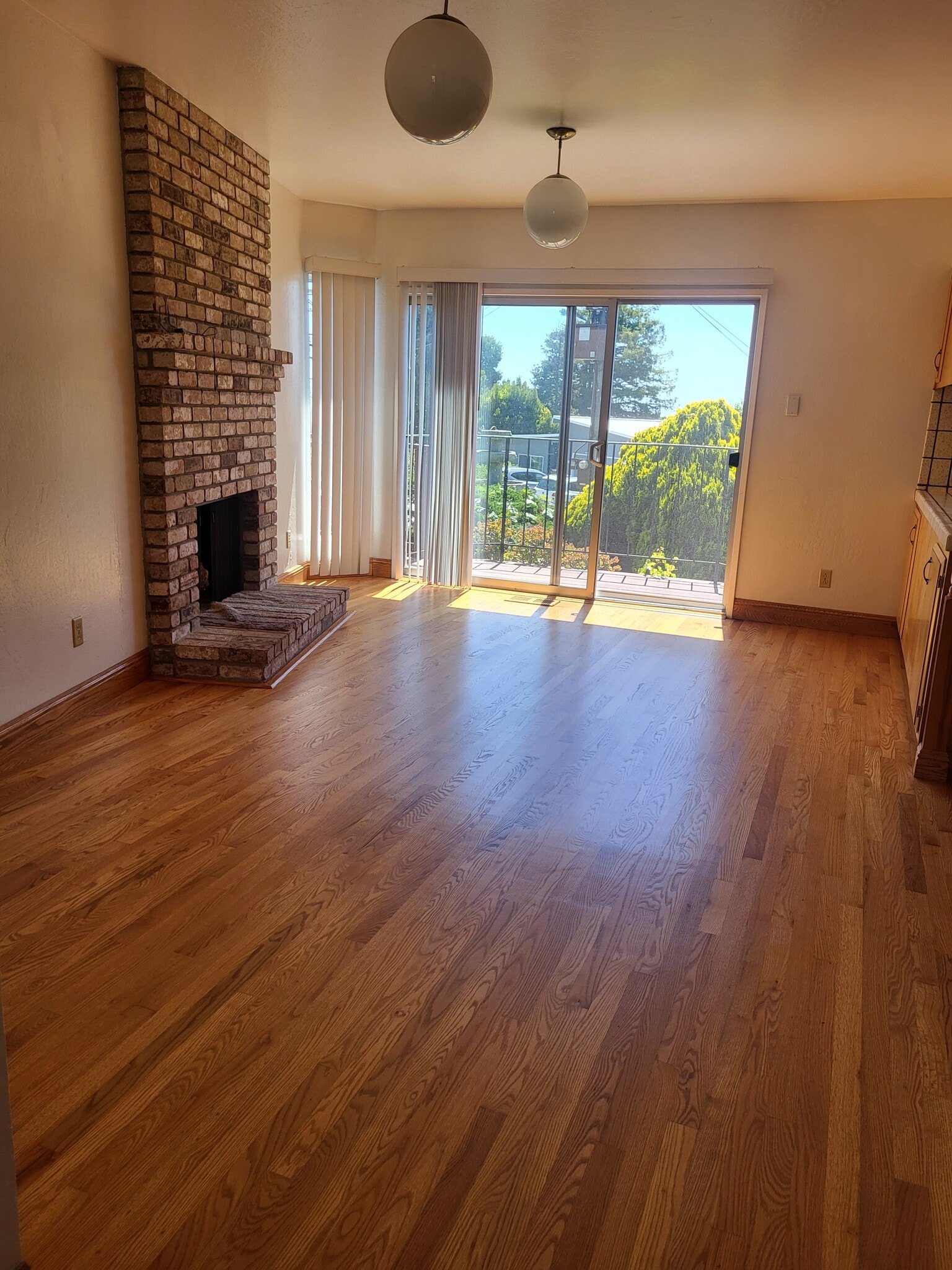 Building Photo - 906 Balra Dr