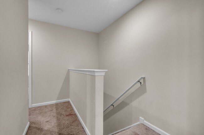 Building Photo - Modern 3-Bed Townhome on Quiet Cul-de-Sac in Bethlehem – Energy Efficient & Move-In Ready