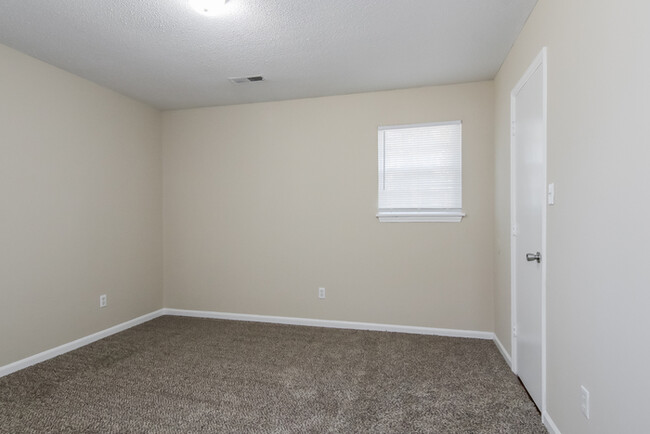 Building Photo - 301 Bluebell Ave