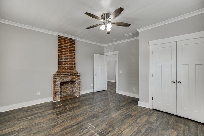 Building Photo - 4615 S Lee St