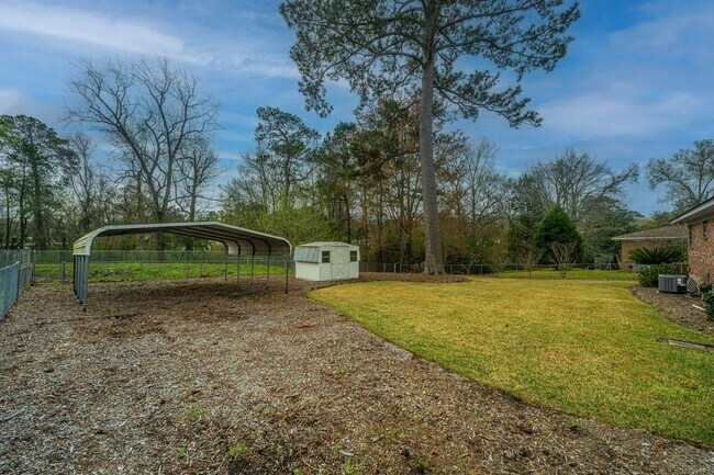 Building Photo - Charming Hanahan Ranch with Hardwood Floor...