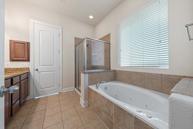 Building Photo - 11230 Begonia rock