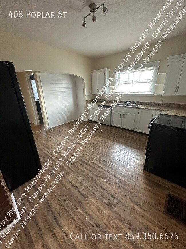 Building Photo - 408 Poplar St