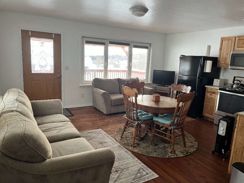 Building Photo - 690 El Rancho Dr