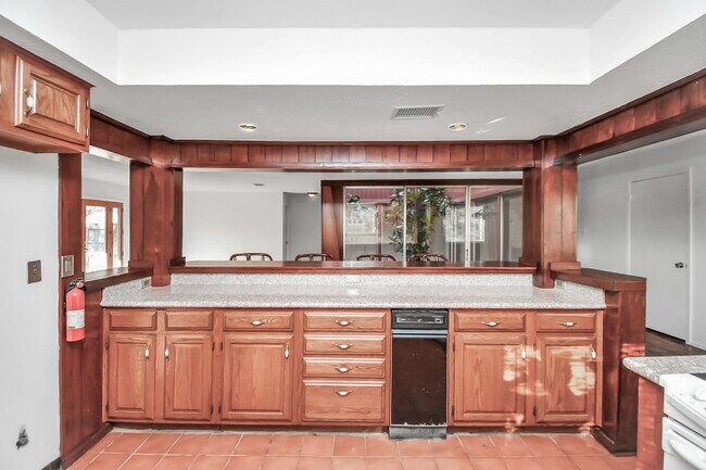 Building Photo - 403 Westwood Dr