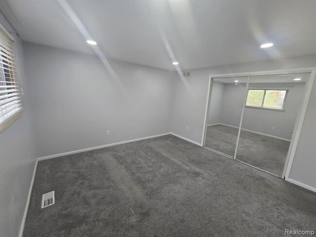 Building Photo - 8410 Hickory Dr