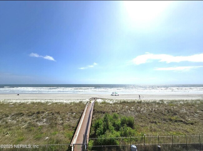 Building Photo - 1301 1st St S