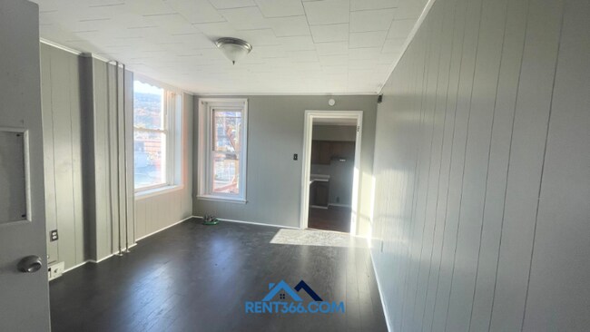 Building Photo - 101 N George St