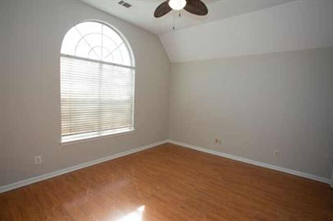 Building Photo - Beautiful 3-Bedroom Home in Cordova-Modern...