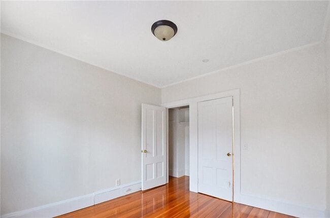 Building Photo - 292 Pleasant St