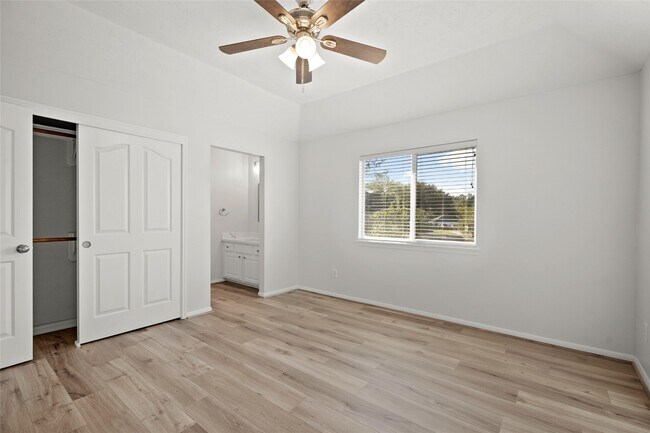 Building Photo - 308 Meadow Trail Ct