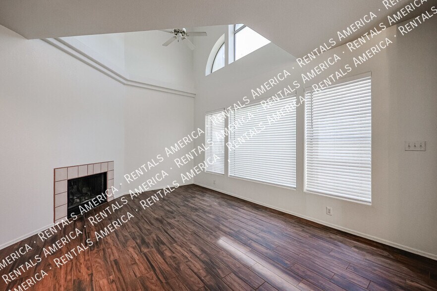 Building Photo - 8849 S 51st St
