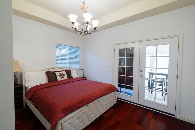 Building Photo - 1410 Encino Ave