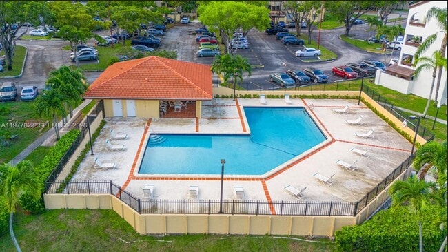 Building Photo - 9140 SW 123rd Ct