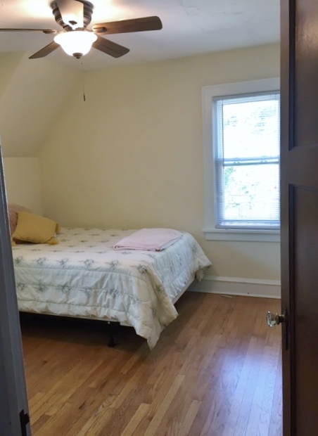 Bedroom 1 (another view) - 1612 E Menlo Blvd