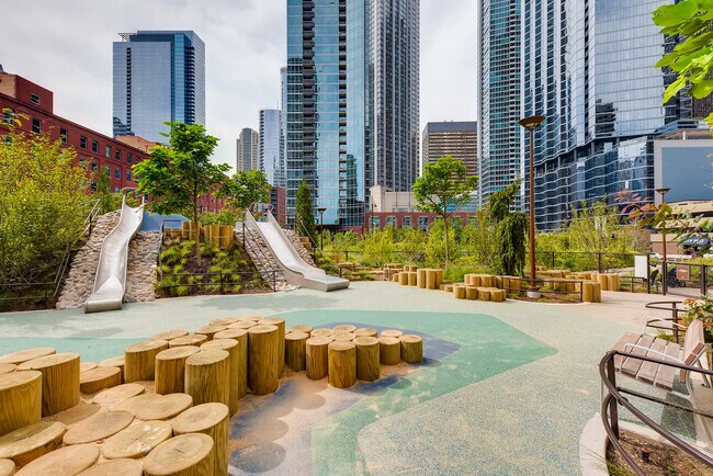 Building Photo - 505 N McClurg Ct