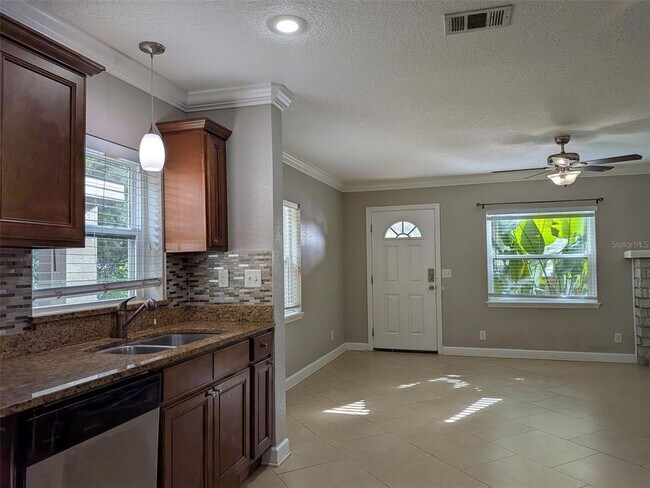 Building Photo - 313 Granada Dr