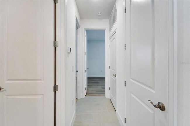 Building Photo - 943 Signet Dr